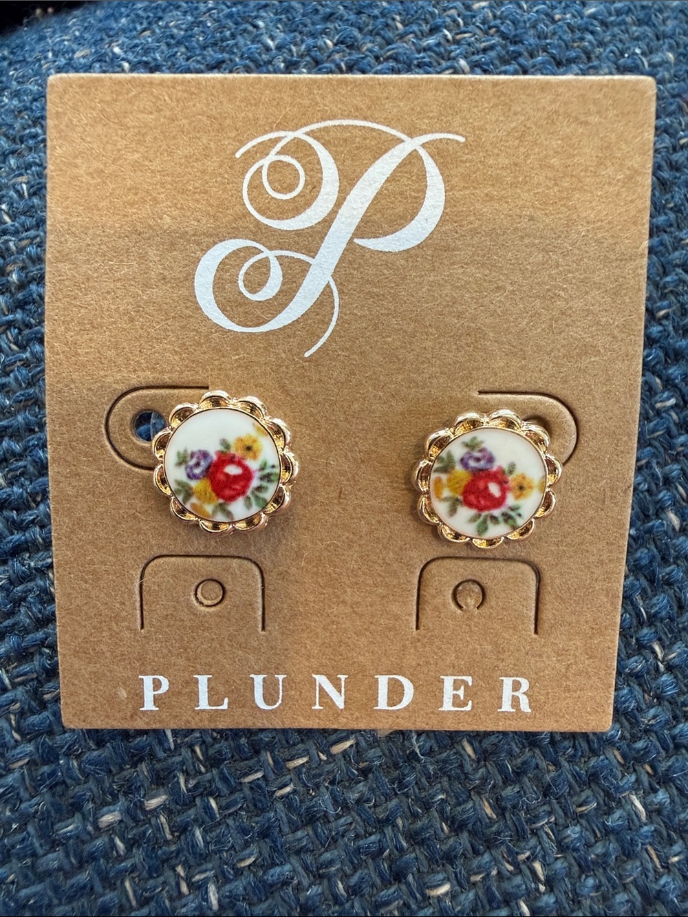 Plunder Gold Floral Porcelain-like Stud Earrings with Flowers